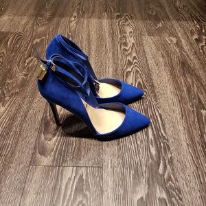 Blue Suede Pumps w/wrap around golden lock